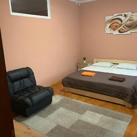 Friends House Hostel *