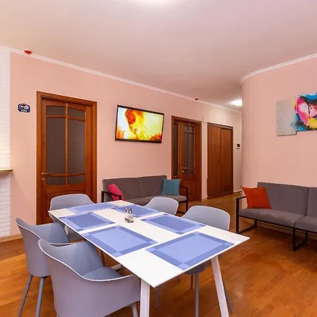 אכסניה Friends House *