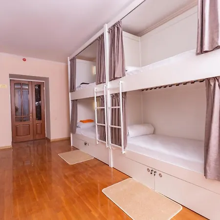 Friends House אכסניה