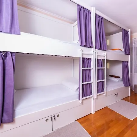 Friends House Hostel *