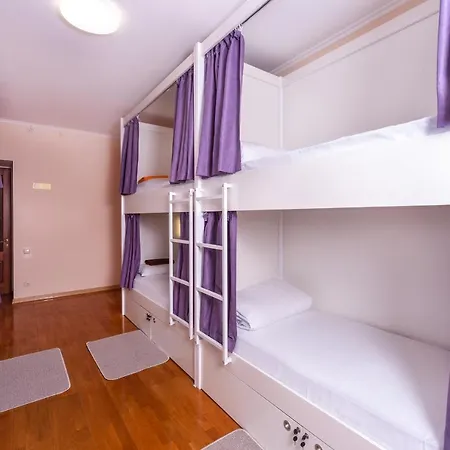 Friends House Hostel *